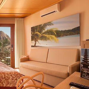 One-Bedroom Bungalow Sea View Access to Terra Natura Park